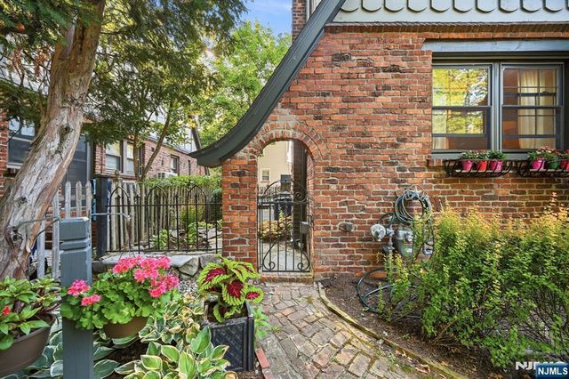 23 Park Drive, Nutley, NJ 07110