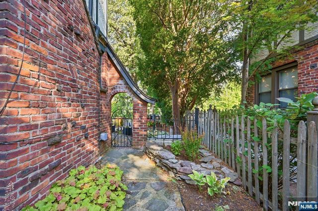 23 Park Drive, Nutley, NJ 07110