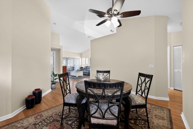 4 Vía De Casas Sur 202, Boynton Beach, FL 33426