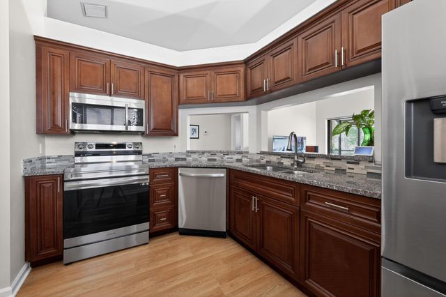 4 Vía De Casas Sur 202, Boynton Beach, FL 33426