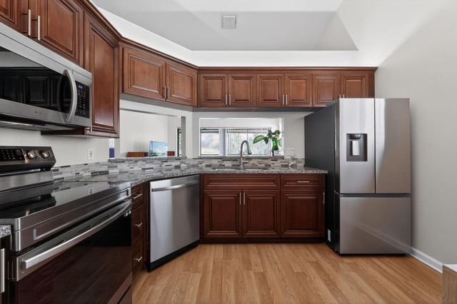 4 Vía De Casas Sur 202, Boynton Beach, FL 33426