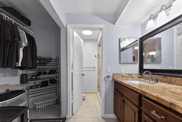 4 Vía De Casas Sur 202, Boynton Beach, FL 33426