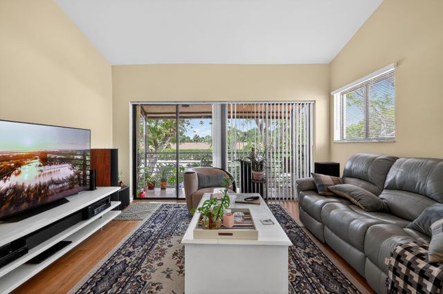4 Vía De Casas Sur 202, Boynton Beach, FL 33426