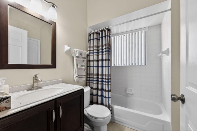 4 Vía De Casas Sur 202, Boynton Beach, FL 33426