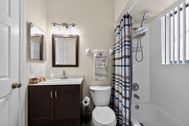 4 Vía De Casas Sur 202, Boynton Beach, FL 33426