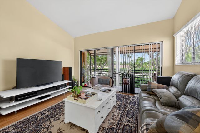 4 Vía De Casas Sur 202, Boynton Beach, FL 33426