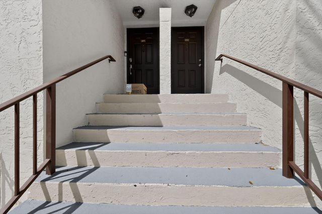 4 Vía De Casas Sur 202, Boynton Beach, FL 33426