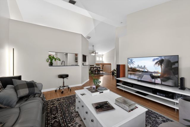 4 Vía De Casas Sur 202, Boynton Beach, FL 33426
