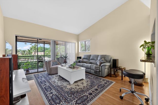 4 Vía De Casas Sur 202, Boynton Beach, FL 33426
