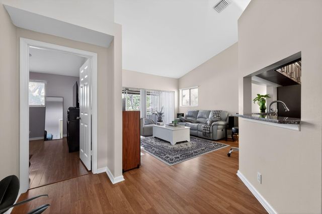 4 Vía De Casas Sur 202, Boynton Beach, FL 33426