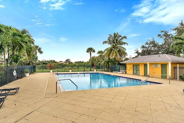1606 W Meadows Cir W 1606, Boynton Beach, FL 33436