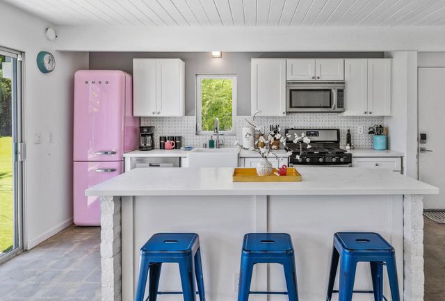 483 E Francis Drive, Palm Springs, CA 92262