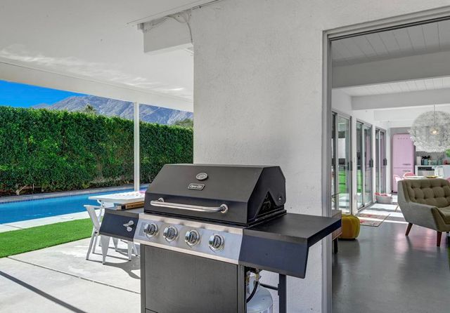 483 E Francis Drive, Palm Springs, CA 92262