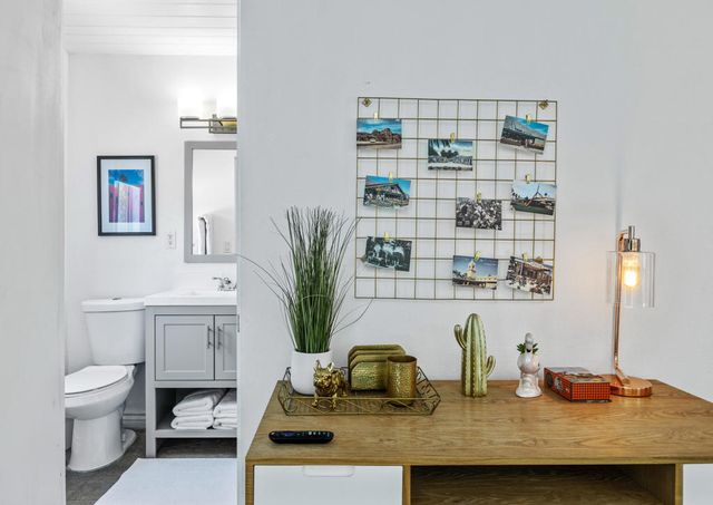 483 E Francis Drive, Palm Springs, CA 92262