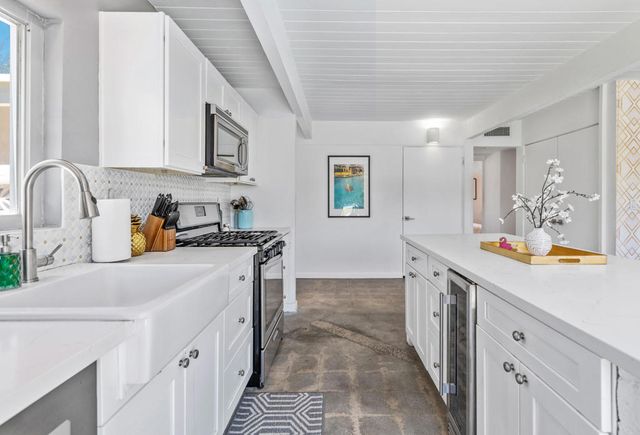 483 E Francis Drive, Palm Springs, CA 92262