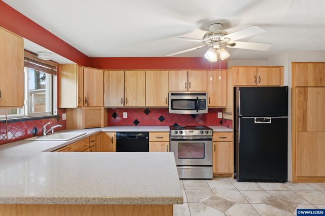 18501 SE Lincoln St, Portland, OR 97233
