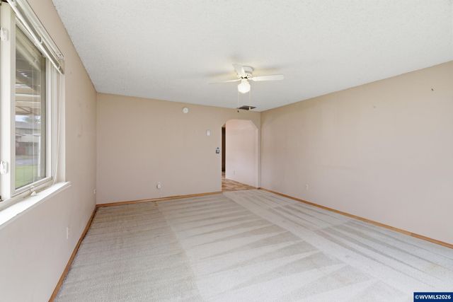 18501 SE Lincoln St, Portland, OR 97233