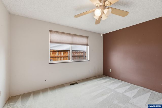 18501 SE Lincoln St, Portland, OR 97233