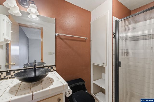 18501 SE Lincoln St, Portland, OR 97233