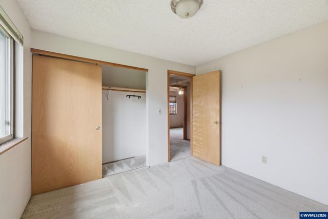 18501 SE Lincoln St, Portland, OR 97233