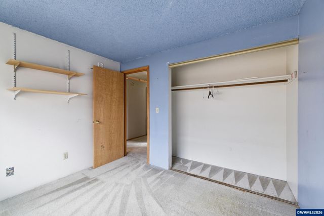 18501 SE Lincoln St, Portland, OR 97233
