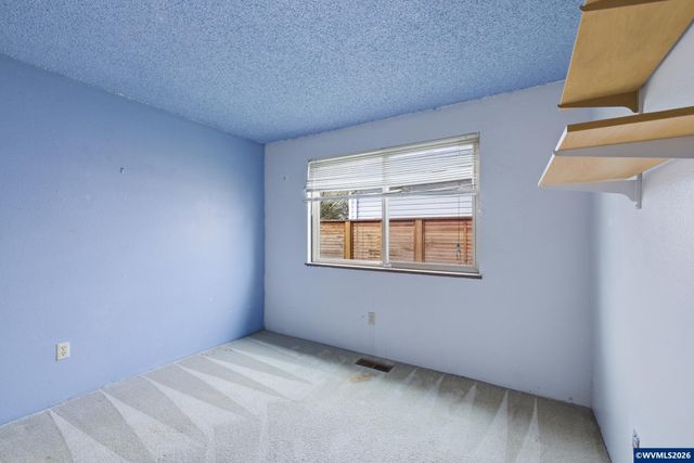 18501 SE Lincoln St, Portland, OR 97233