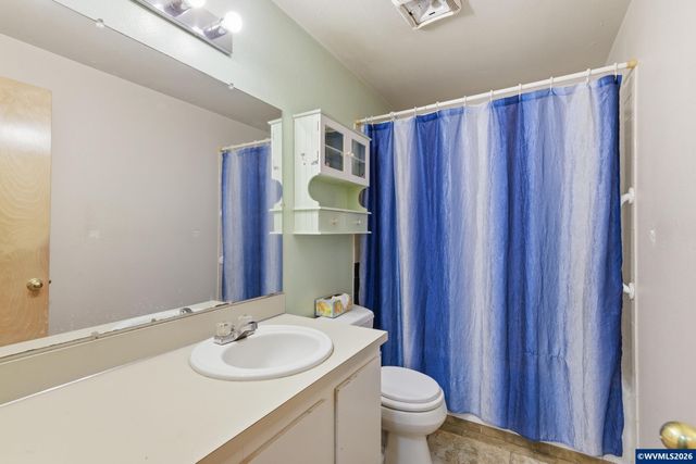 18501 SE Lincoln St, Portland, OR 97233