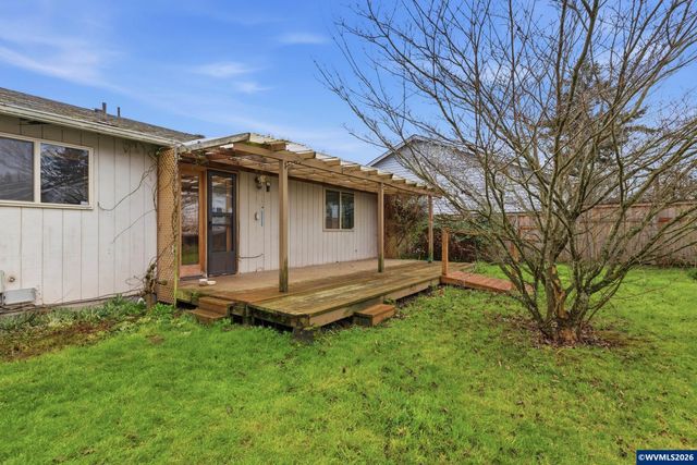 18501 SE Lincoln St, Portland, OR 97233