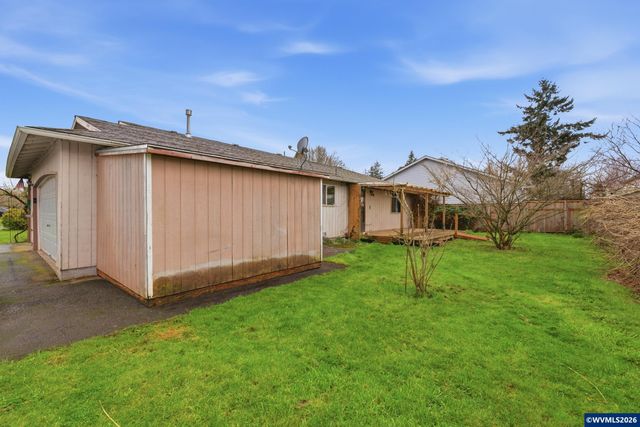 18501 SE Lincoln St, Portland, OR 97233