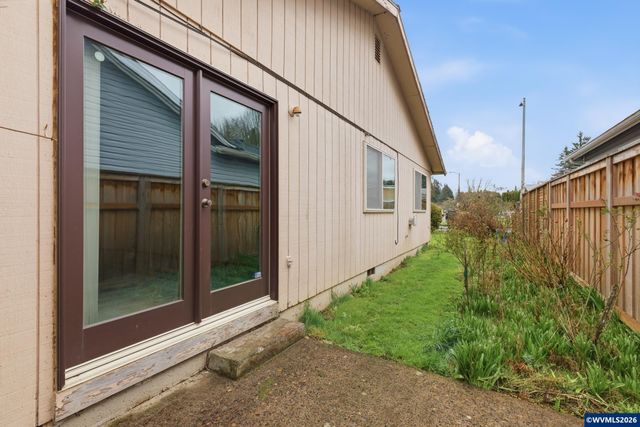 18501 SE Lincoln St, Portland, OR 97233