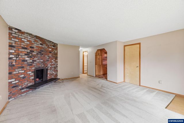 18501 SE Lincoln St, Portland, OR 97233