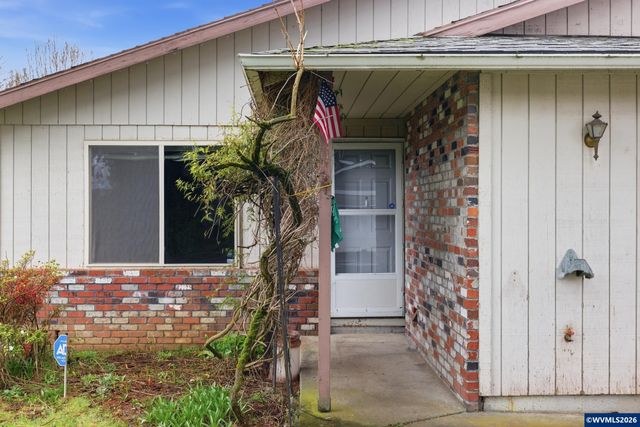 18501 SE Lincoln St, Portland, OR 97233