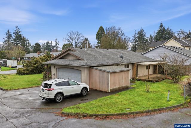 18501 SE Lincoln St, Portland, OR 97233