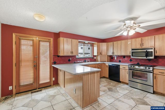 18501 SE Lincoln St, Portland, OR 97233