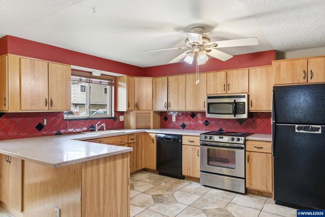 18501 SE Lincoln St, Portland, OR 97233