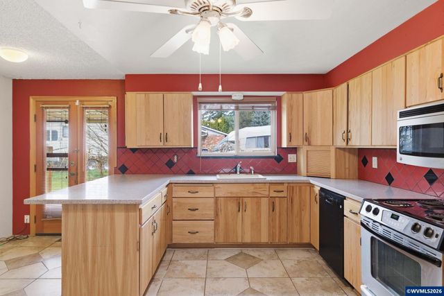 18501 SE Lincoln St, Portland, OR 97233