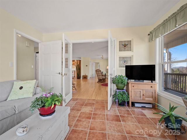 367 Cresent Street, Saluda, NC 28773