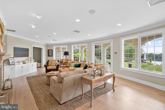 131 HARBOURTON WOODSVILLE RD, Lambertville, NJ 08530