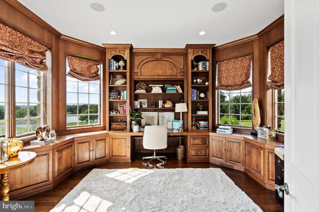 131 HARBOURTON WOODSVILLE RD, Lambertville, NJ 08530