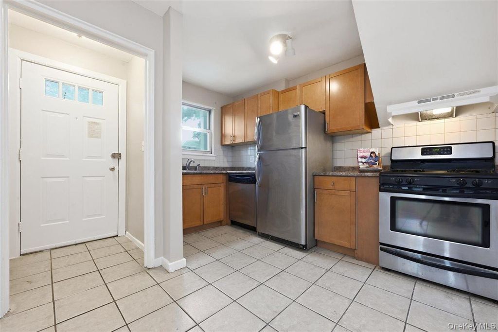 82-75 Langdale Street 103A, New Hyde Park, NY 11040 — photo 3