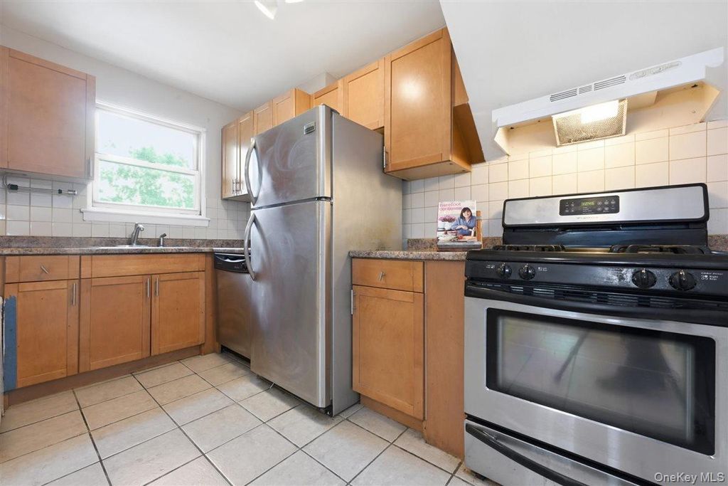 82-75 Langdale Street 103A, New Hyde Park, NY 11040 — photo 4