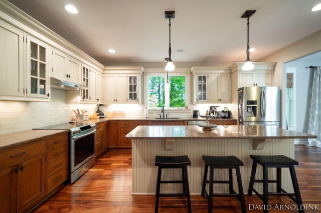 461 Island View Drive, Park Twp, MI 49424