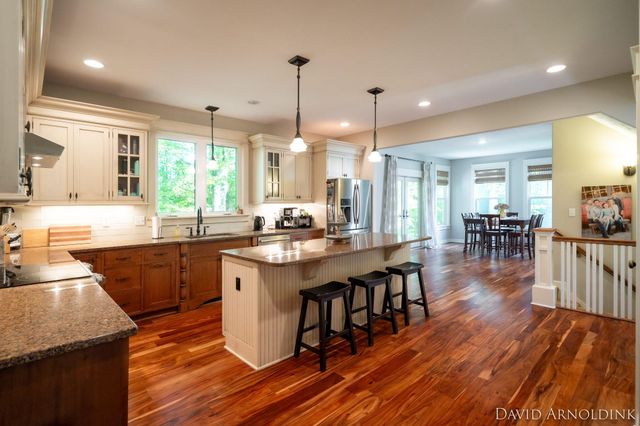 461 Island View Drive, Park Twp, MI 49424