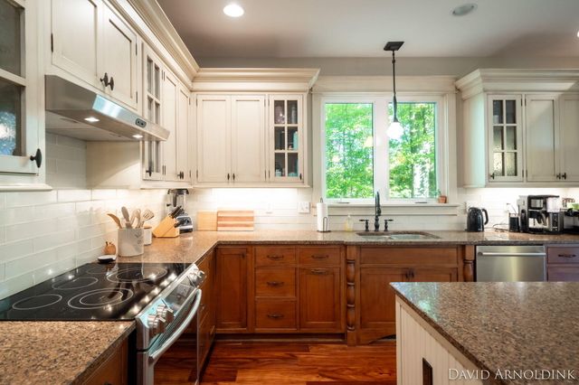 461 Island View Drive, Park Twp, MI 49424