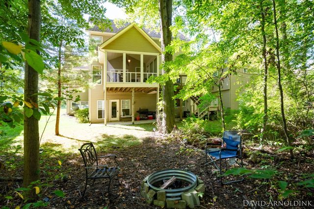 461 Island View Drive, Park Twp, MI 49424