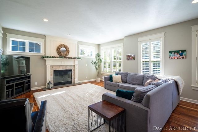 461 Island View Drive, Park Twp, MI 49424