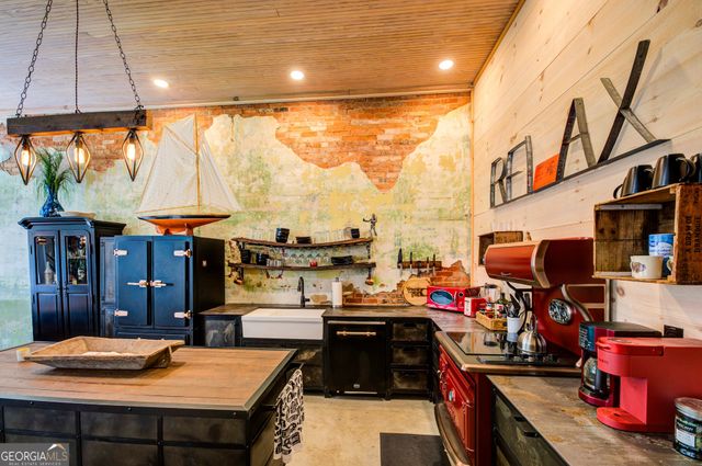 8512 Old 441 S, Lakemont, GA 30552