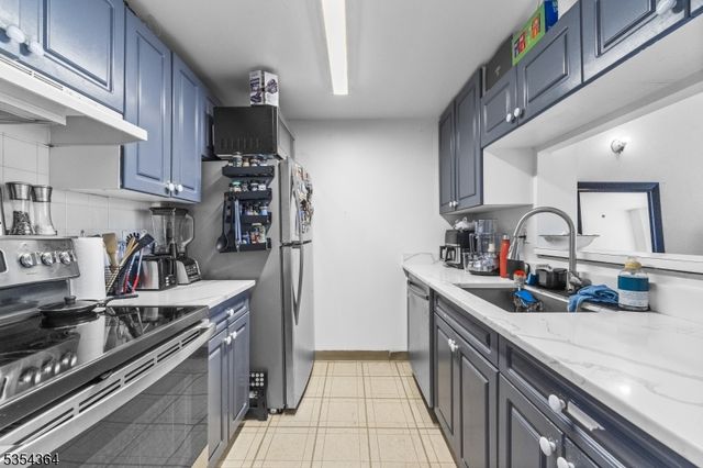20 2Nd St 810, Jersey City, NJ 07302