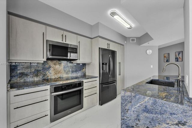 6365 Collins 3901, Miami Beach, FL 33141