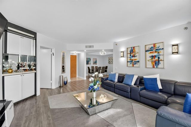 3640 Yacht Club Dr 410, Aventura, FL 33180